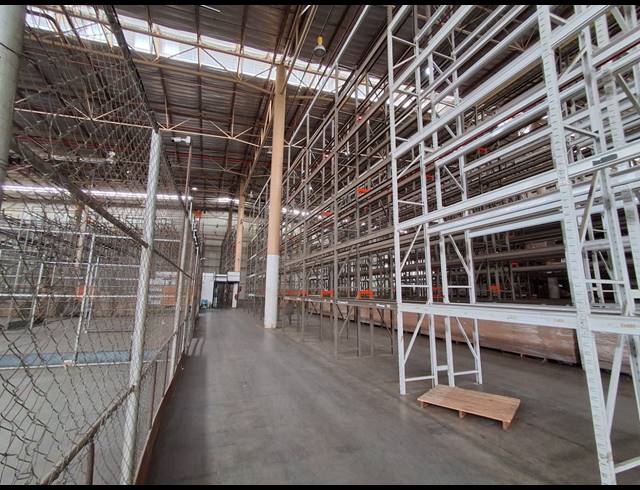 8,558M² WAREHOUSE TO LET IN DENVER